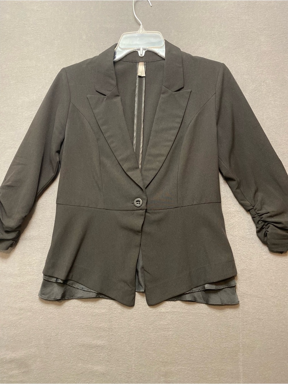 Vanity Black Single-Button Women's Blazer with Ruched Sleeves Size Small